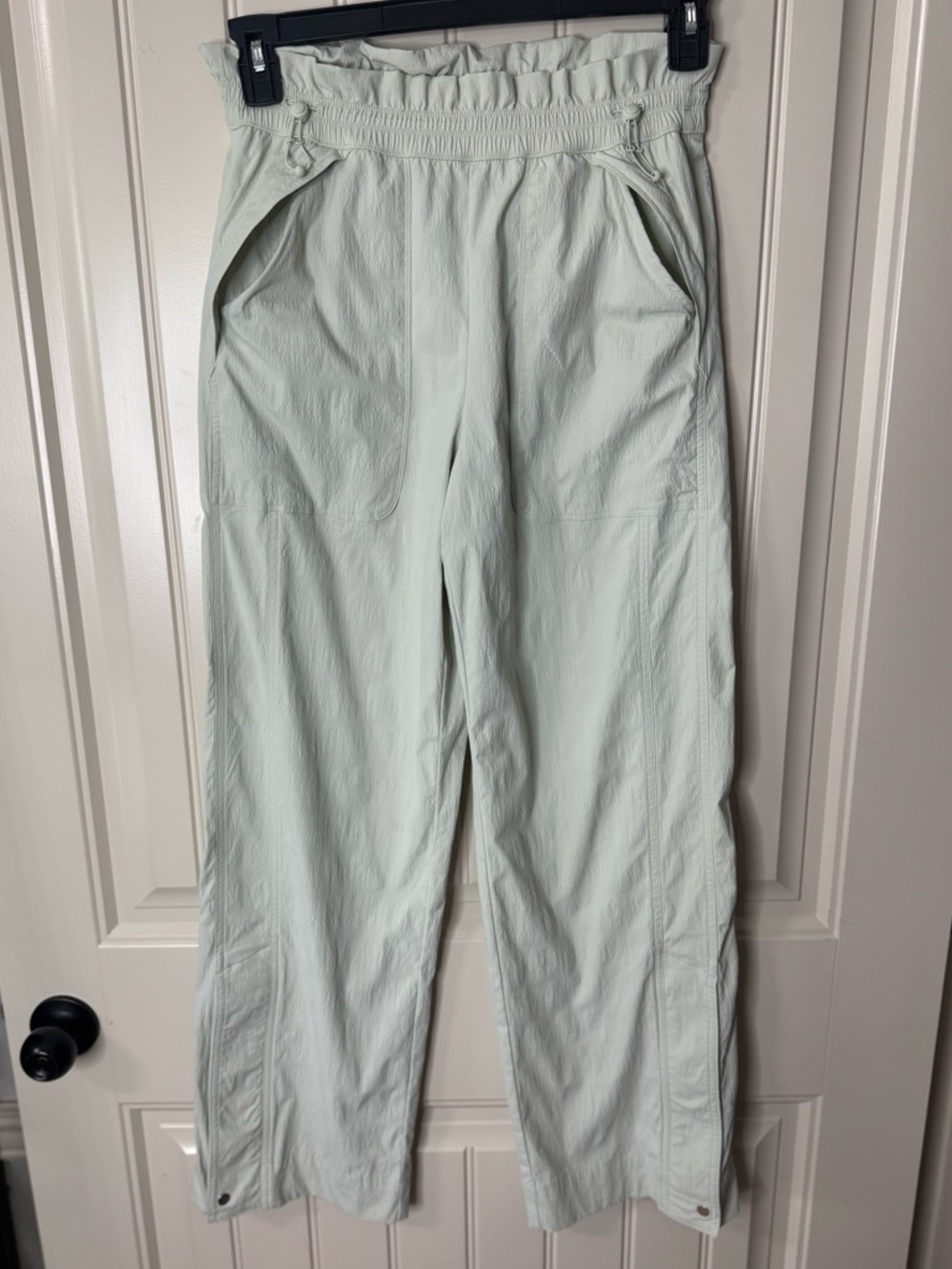 ATHLETA 💚 Trekkie High Rise Mint Green Parachute Pants (Women’s Size 4) - Picture 6 of 17